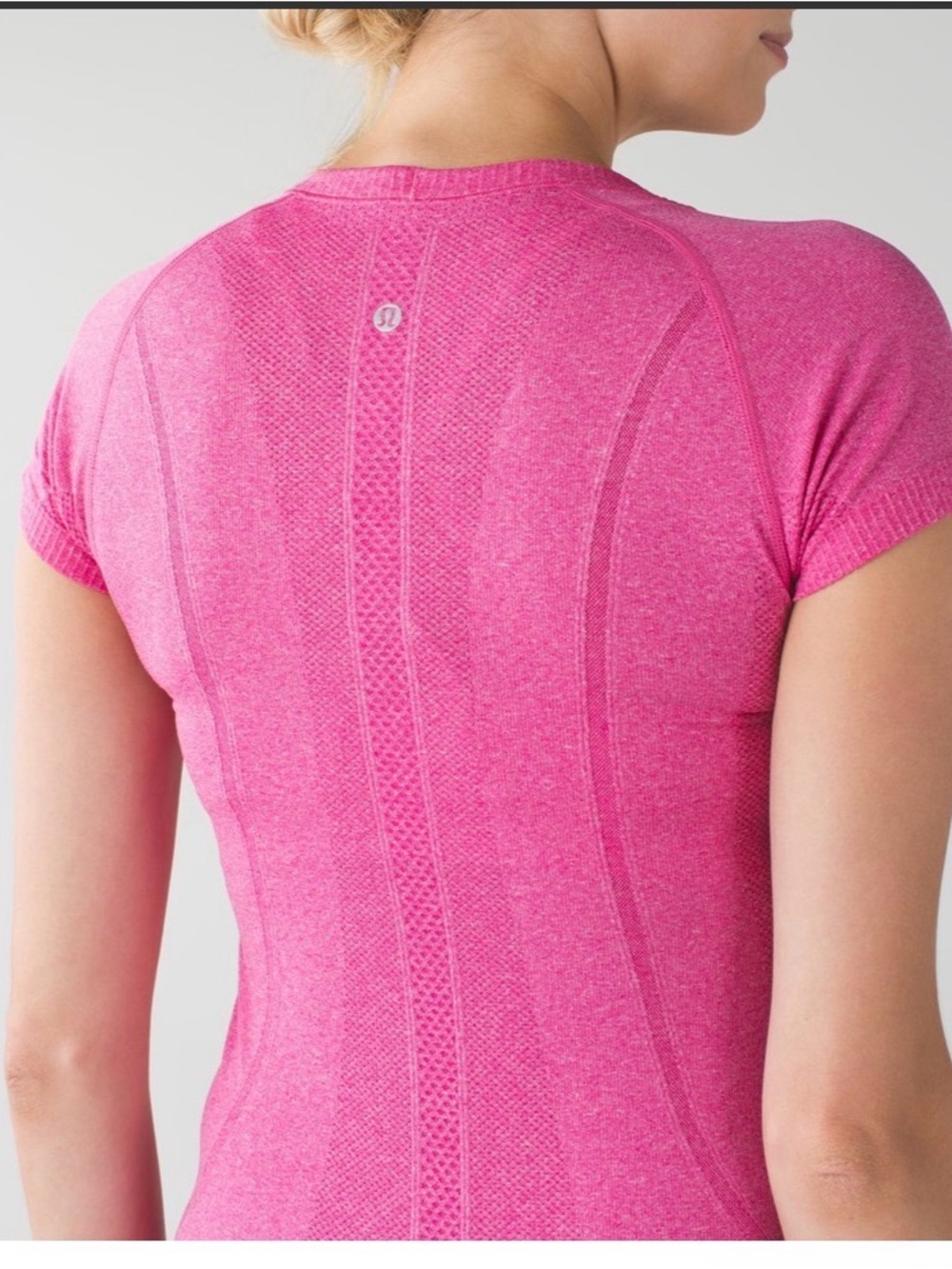 Lululemon Swiftly Tech Short Sleeve
Crew Heathered Jewelled Magenta, sz 4, guc🩷